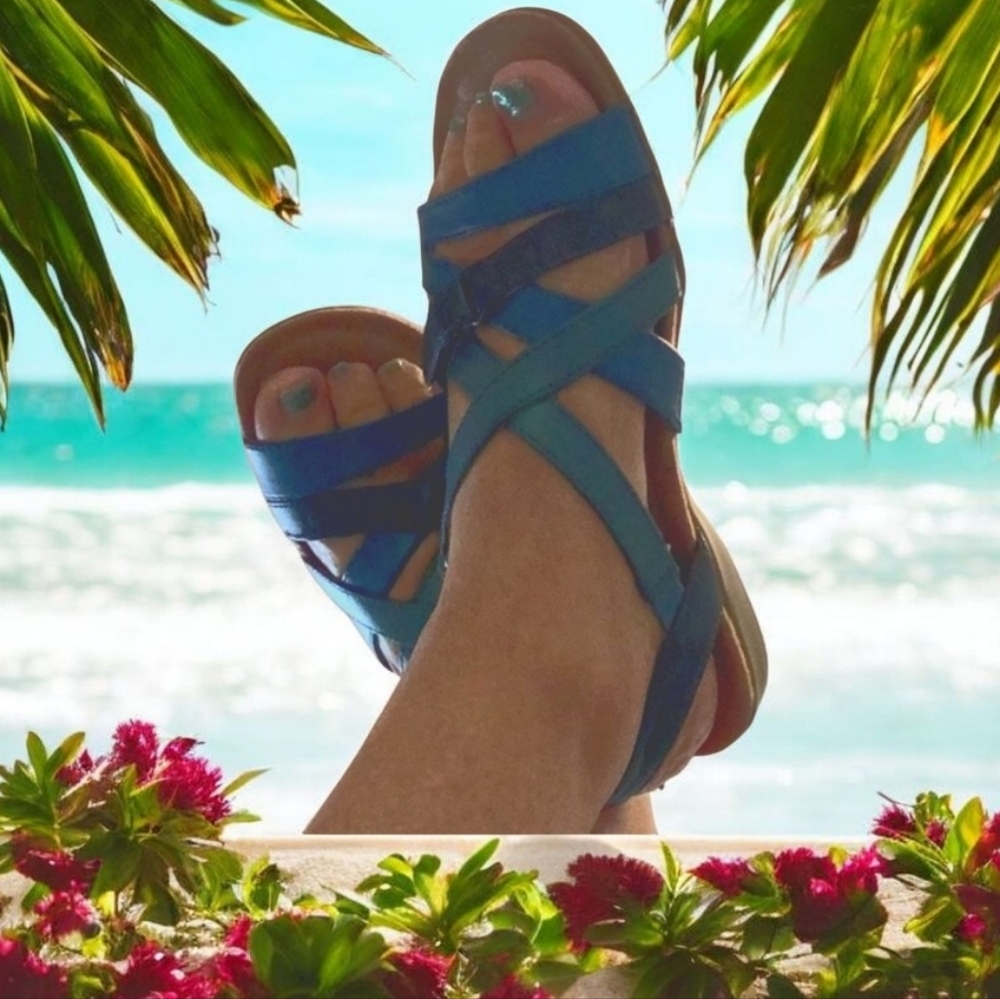 Earth Orgins sandals Style Brandy size (8)  blue teal straps w velcro cl…